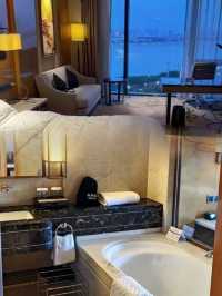 武漢江景天花板住希爾頓躺著看兩江交匯,下個樓就是江漢關!