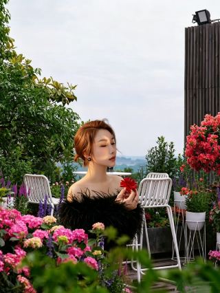美岕の夏の夜のアジサイの海＋ホタルのロマンスが骨の髄まで染み渡る