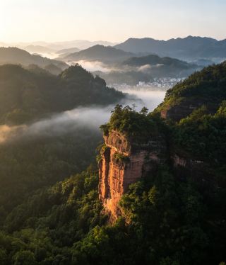 Climb Qiyun, visit a thousand-year-old Taoist temple, and seek half a lifetime of leisure～