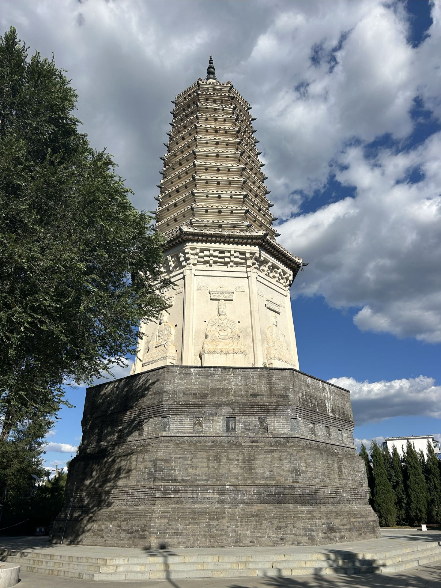 Tieling White Pagoda | A landmark of Buddhist-Taoist fusion + the oldest brick pagoda in Northern Liaoning