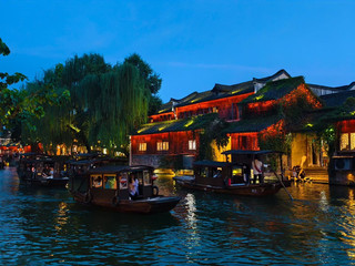 Menjelajahi Wuzhen Xizha di Malam Hari | Sisi Romantis Kota Air Jiangnan.