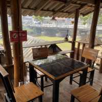 ฮักเมืองคอง ร้านกาแฟสุดชิวริมน้ำ