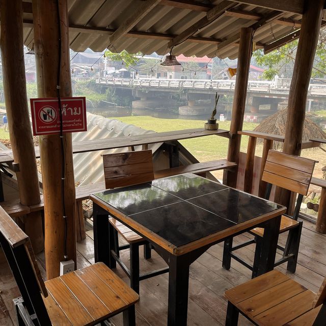 ฮักเมืองคอง ร้านกาแฟสุดชิวริมน้ำ