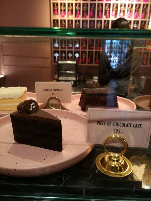The Cassette Coffe Bar ร้านคาเฟ่ชมพูสวยหวาน