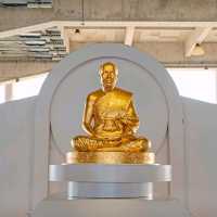 พบความสุข สงบ กราบหลวงปู่สด บูชาพระพุทธเจ้าล้านองค์