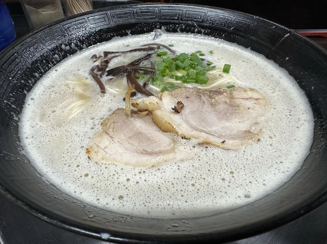 福岡・博多区。1日限定10食の超濃厚豚骨黒龍スペシャルラーメンあります『黒龍らーめん』