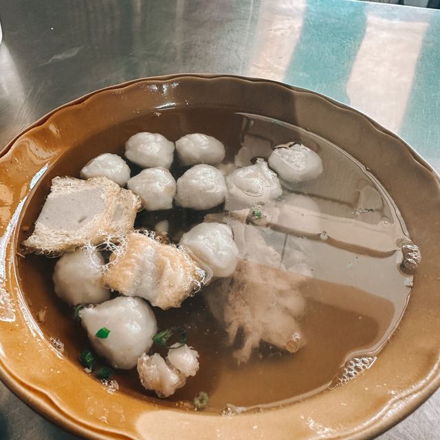 ตำนานก๋วยเตี๋ยวน่าลอง ย่านเมืองเก่าสงขลา🍲✨