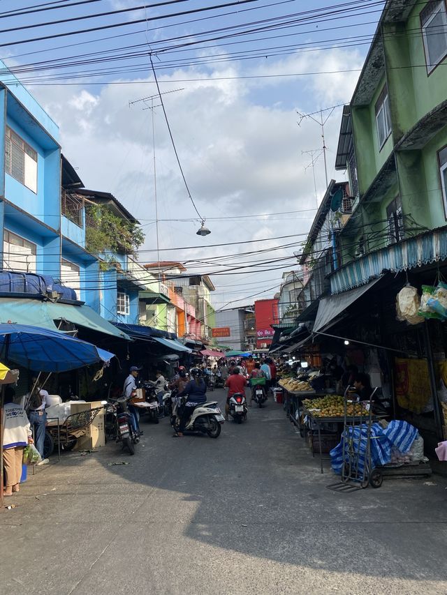 ของกินหลากหลายที่ตลาดน้ำพุ เมืองจันทบุรี 