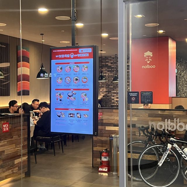 韓国/ソウル【龍山】駅直通！プデチゲとポッサムを食べられるお店