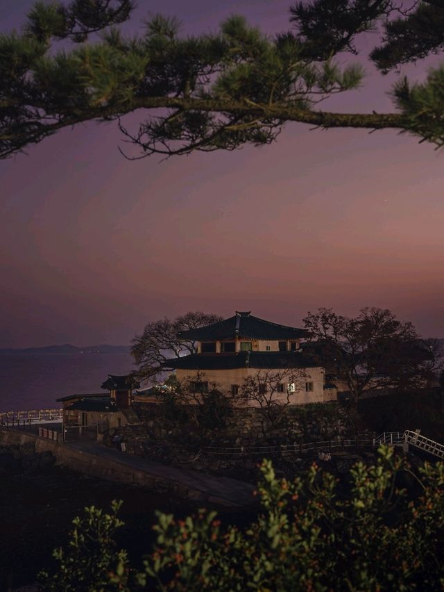 바다위에 떠 있는 아름다운 사찰 "간월암"