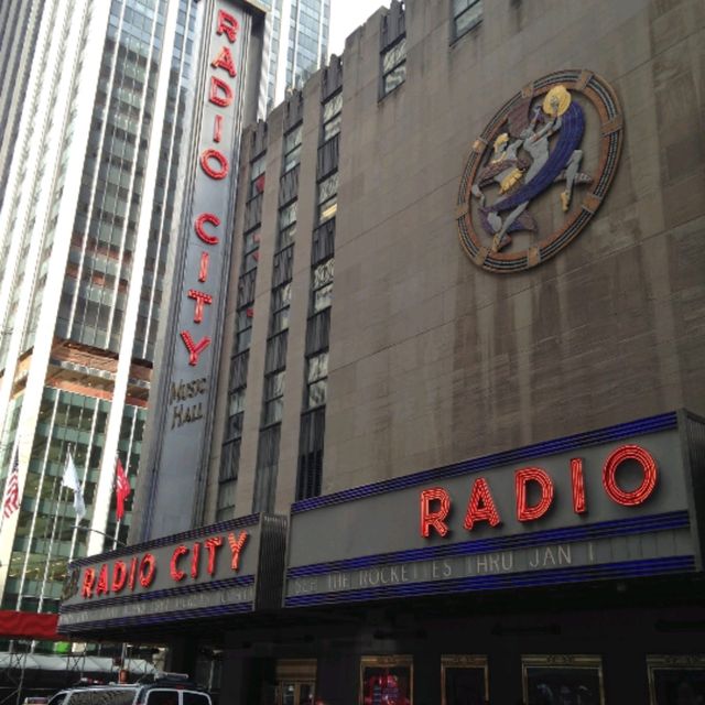 NEW YORK　RADIO CITY MUSIC HALL  RESTAURANT JUNIOR'S