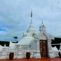 กราบสักการะ พระมหาธาตุเจดีย์สิริชัยภูมิ