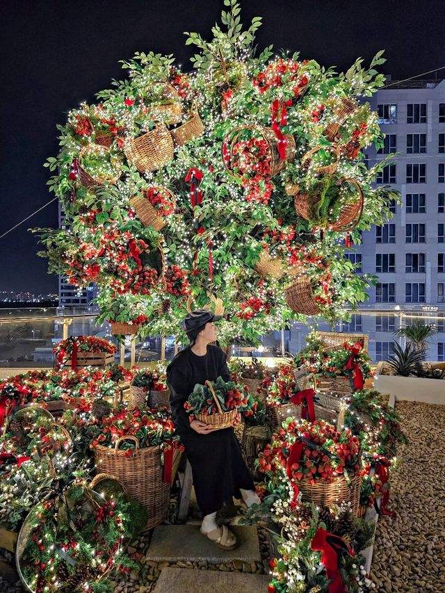 트리에 딸기가 주렁주렁열린 인천의 바다앞테라스 카피🍓🎄 