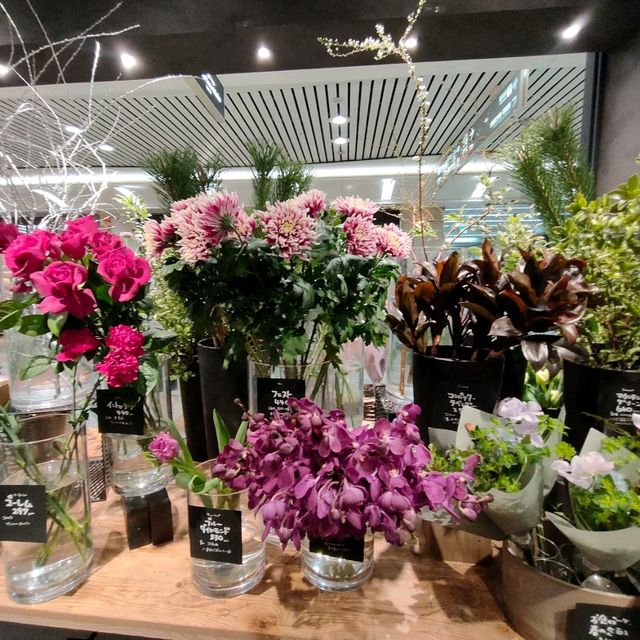 【大阪 なんば】なんばウォークに花屋さん✨サプライズにいかが😊