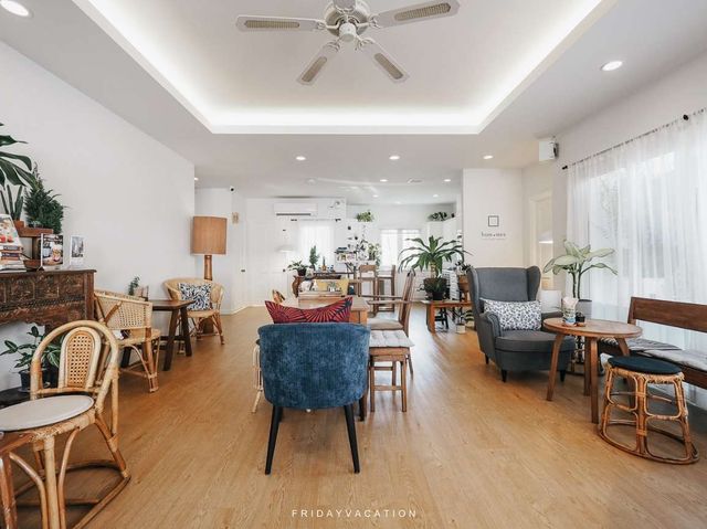 Hommes Cafe Phuket สไตล์ญี่ปุ่น