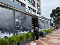 奧克蘭餐廳排名Oyster and Chop，就在港口旁邊，可以邊吃海鮮邊看風景唷