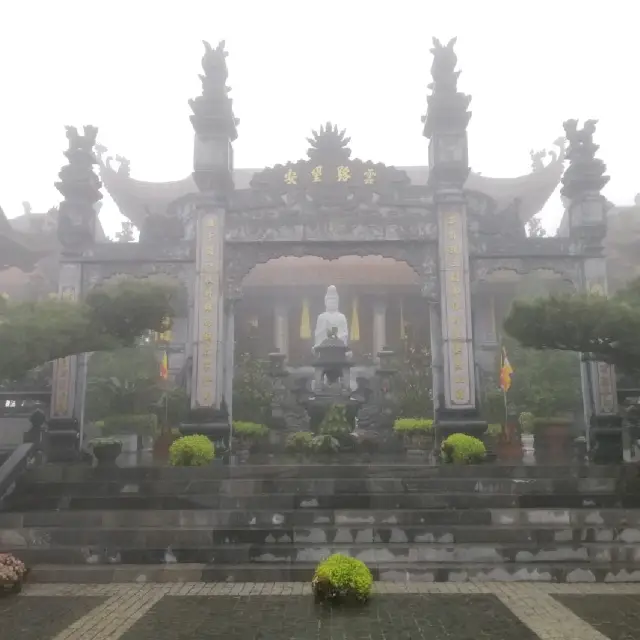 A foggy day at Fan Si Pan mountain base