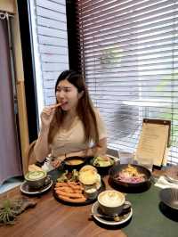 觀塘工廠大廈都有高質Cafe! 中午超多上班族到訪！