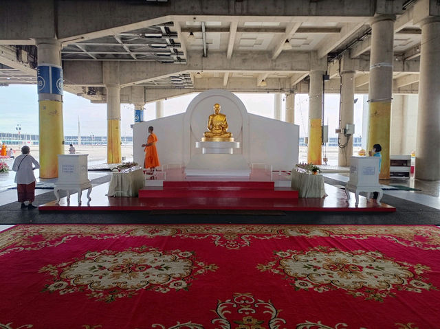 พบความสุข สงบ กราบหลวงปู่สด บูชาพระพุทธเจ้าล้านองค์