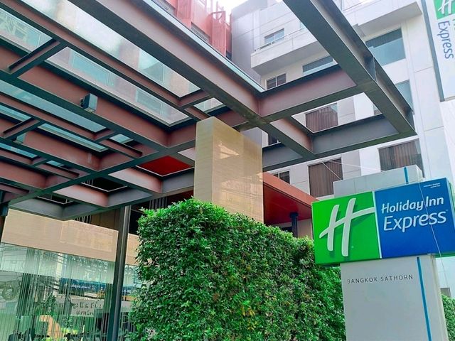 曼谷 | 交通便捷 兩分鐘內到BTS 時尚性價比之選 Holiday Inn Express Sathorn