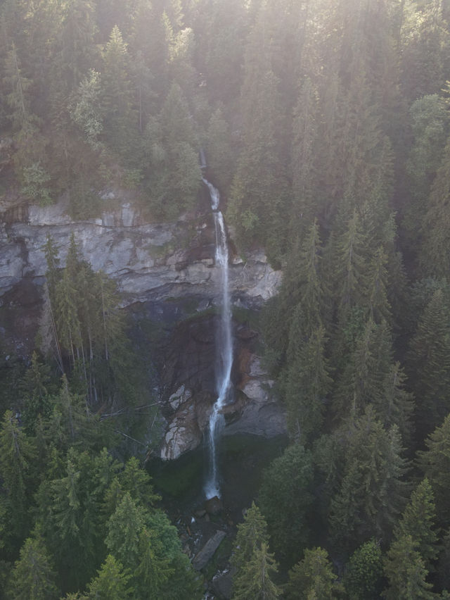 瑞士🇨🇭 ｜ 少女峰區絕美風景小鎮 🌟- 🏘️ 勞特布魯嫩 （Lauterbrunnen)