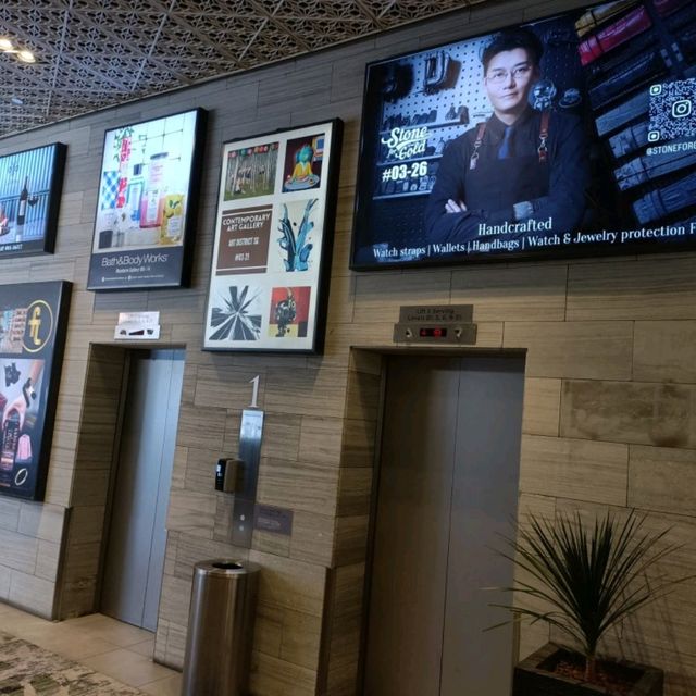 Mandarin Gallery with Hotel Stay