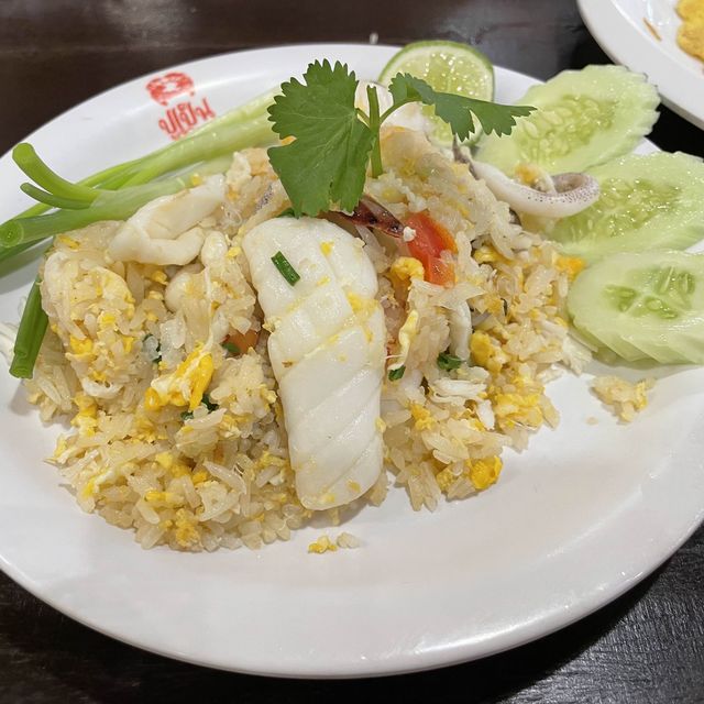 เที่ยวพัทยา ทานร้านปูเป็น ซีฟู้ดชื่อดังริมทะเล