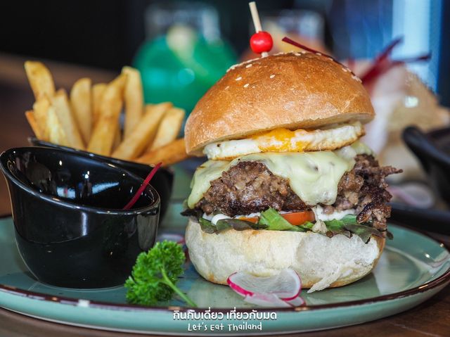 Gen Z Bar & Bistro รูฟท้อปวิวเยาวราช