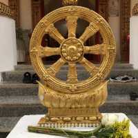 วัดพระธาตุ ดอยตุง สิ่งศักดิ์สิทธิ์ ปูชนียสถาน คู่เ
