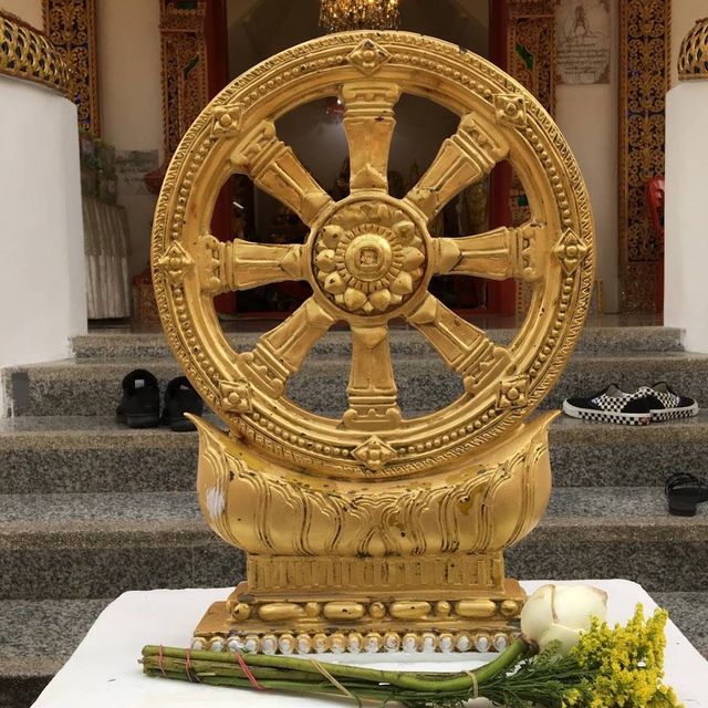 วัดพระธาตุ ดอยตุง สิ่งศักดิ์สิทธิ์ ปูชนียสถาน คู่เ