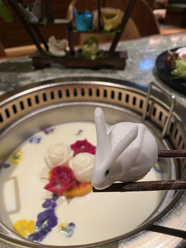 滿足生日月～華麗古典美美火鍋店 