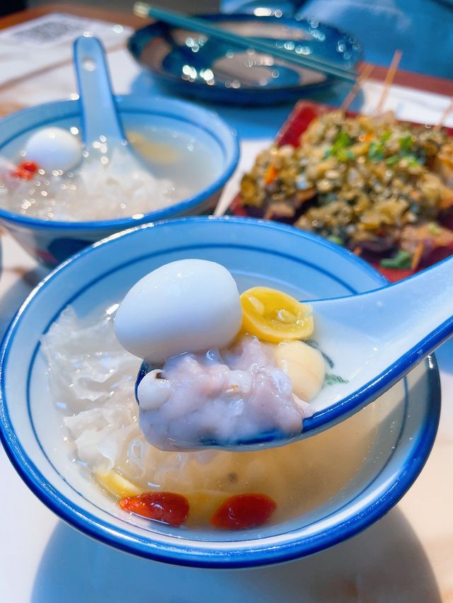 港人必去潮州佬燒烤，燒鳥耳鰻梅子湯和潮州酸菜五花肉必點