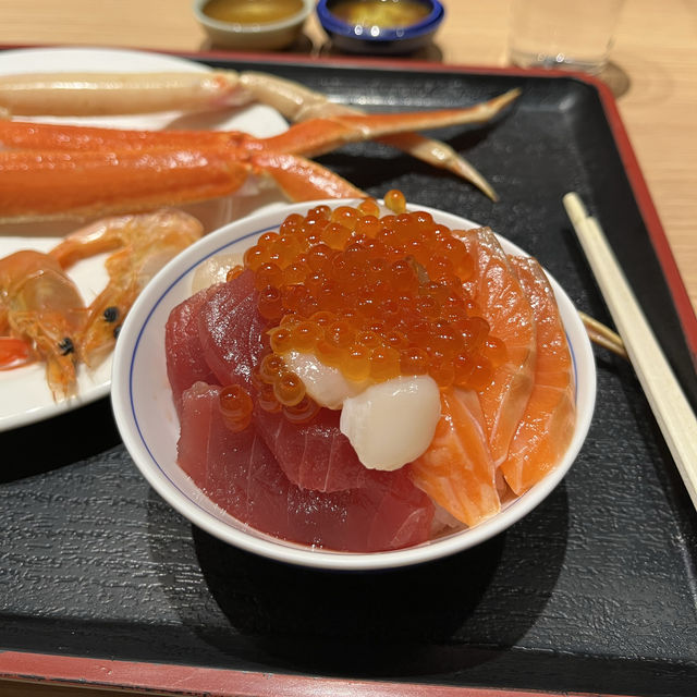 Free slow sashimi and snow crab leg