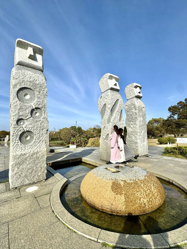 【静岡】浜松の公園にまるでモアイ像のような石人が！