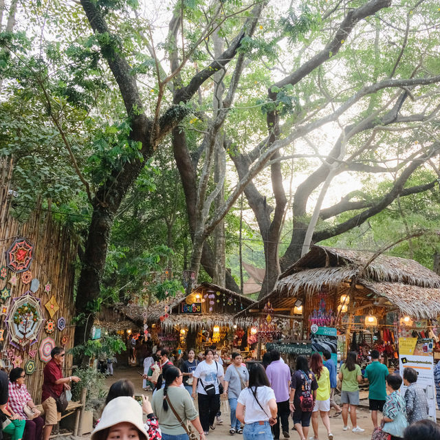 โอ๊ะป่อย - ตลาดเช้าริมธาร 🍃🌱💚
