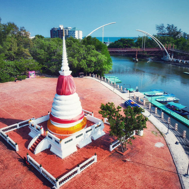 พระเจดีย์กลางน้ำ