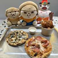為食妹帶大麻成去九龍城食Pizza