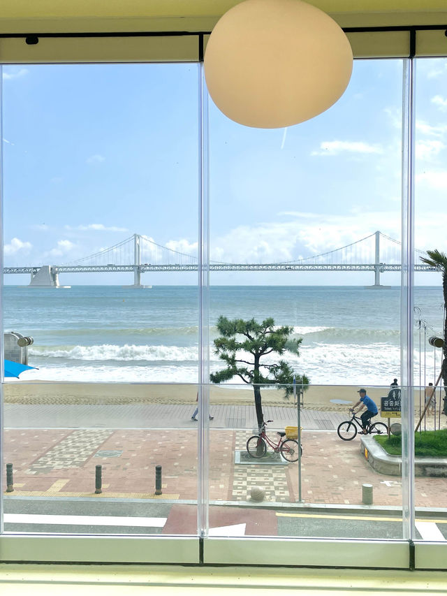 한입 미니 수플레 치즈폼🧀과 파도크림🌊 오션뷰까지 꼭 방문할것!