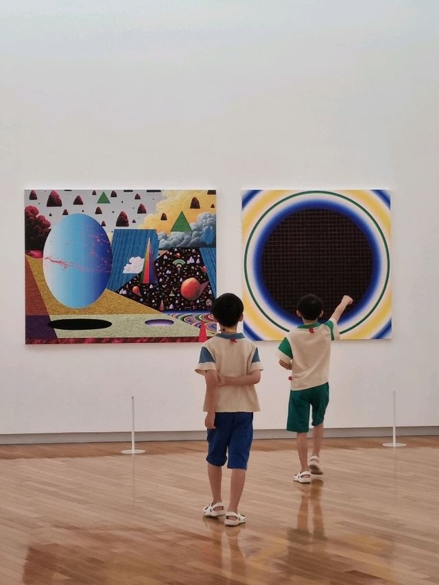 이색적인 전시데이트