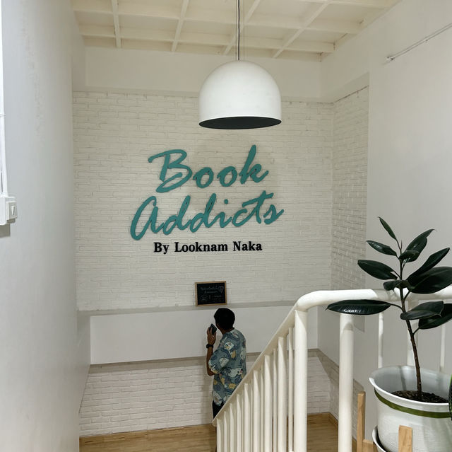 คาเฟ่ของผู้รักการอ่าน Book Addicts cafe and more