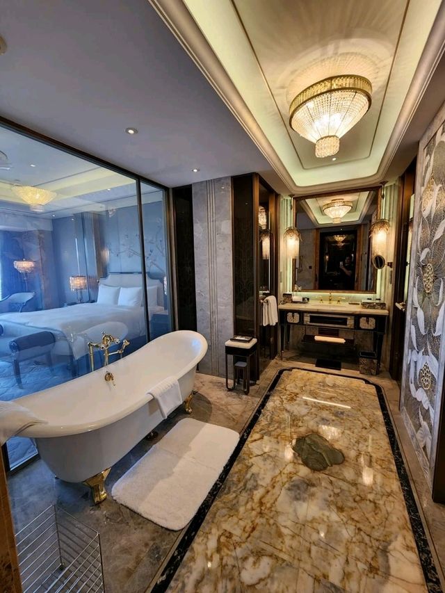 Wanda Reign on the Bund: Pure Elegance