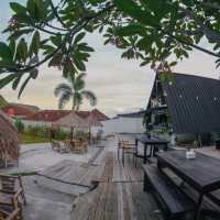 WARUNK BASTIAN | WITH A SEMI INDOOR AND OUTDOOR CONCEPT WITH A VIEW OF THE RICE FIELDS