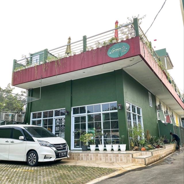 GREEN COFFEE HOUSE | COZY ALLEYWAY COFFEE SHOP FOR RELAXING