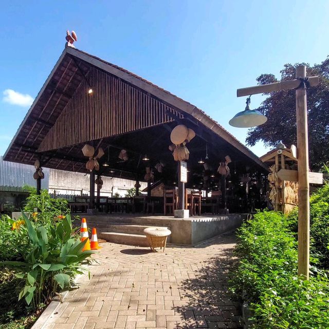DUMUK BARETO | A SUNDANESE RESTAURANT WITH A VINTAGE TOUCH,OR "BARETO"