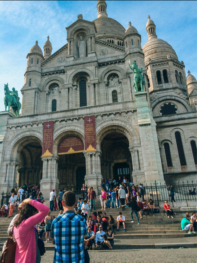 Hiking up to the Sacre Cœur in Paris, France 🇫🇷