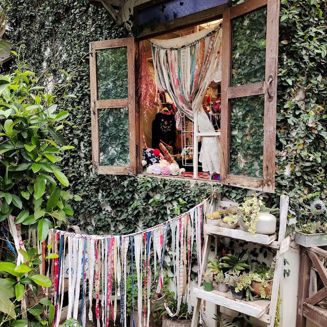 📍 บ้านข้างวัด 