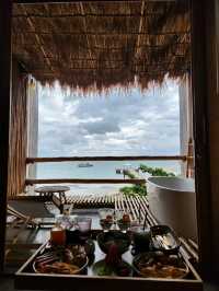 NAIA Resort Koh Larn ทะเล สระว่ายน้ำ บรรจบกัน