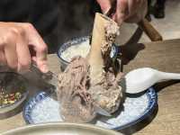 臺北中山區深夜美食「澳門骨堡」開到凌晨的火鍋料理