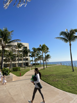 Are you just going to swim at the hotel? A vacation where you can do yoga while looking at the ocean💛