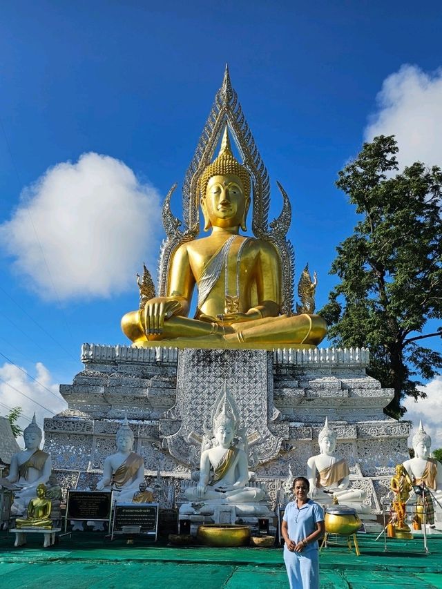 ระหว่างการเดินทางไปวัดพระธาตุหมื่นหิน 